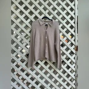 ❤️Abercrombie & Fitch Pearl Button Collared Cardigan thumbnail 2