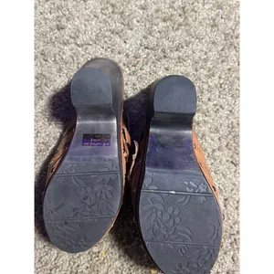 Report Tan Leather Studded Buckle Clogs Wood‎ Block Heel Mules Womens 7 thumbnail 4