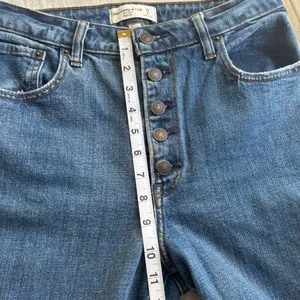 Abercrombie Curve Love High Rise The Mom Jean thumbnail 3