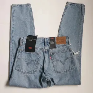 NWT LEVI’S Premium Women’s Wedgie Icon Fit Jeans In Authentically Yours Size 24 thumbnail 6