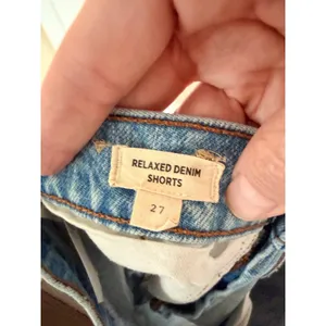Madewell Relaxed Denim Shorts Women Size 27 Light Blue Distressed Raw Hem NF034‎ thumbnail 8