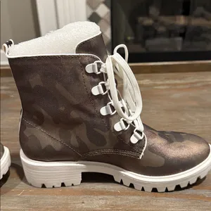 Kendall + Kylie Women’s Boots Size 6.5 New Camo Combat‎ Lace-Up Lug Sole thumbnail 4