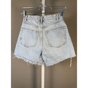 Reformation‎ Wilder High Rise Relaxed Denim Shorts Light Wash Size 24 thumbnail 3