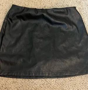 Black skirt  thumbnail 2