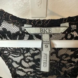 BKE Black Fitted Lace Tank Top thumbnail 4