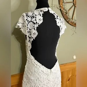 Lulu's White Floral Lace Backless Sheath Dress Size M NWT Classy, Feminine thumbnail 7