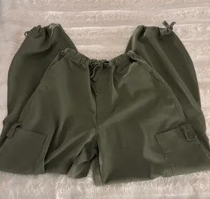 Khaki green cargo pants #cargopants thumbnail 1