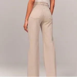 Abercrombie & Fitch Women's Tan Curve Love 90s Relaxed High Rise Jeans 8L thumbnail 2