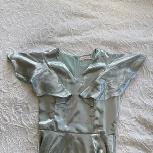 Ivy City Co Callie Dress Sage Satin Size 2 Maxi thumbnail 4