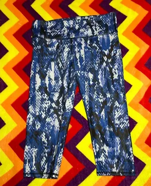 alo yoga snakeskin capri thumbnail 1