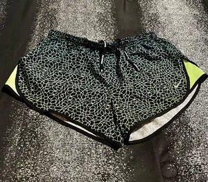 Womens large Nike Dri Fit shorts thumbnail 1