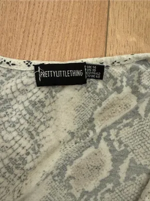 PrettyLittleThing snake print cropped tank top and biker short two-piece set thumbnail 5