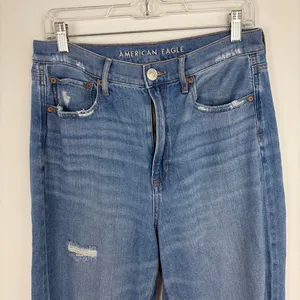 American Eagle Baggy Jean Medium Wash Denim Distressed Closet Basic Size 10 thumbnail 2