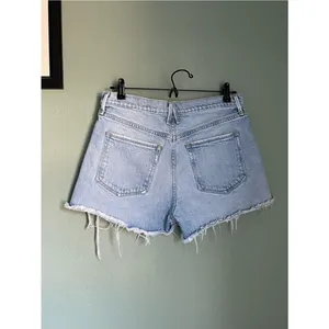 Good American 90s Denim Shorts Size 6/28 Light Wash thumbnail 6