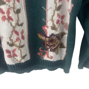 Shenanigans Vintage 90s Women's Size Medium Rose Floral‎ Crochet Green Sweater thumbnail 5