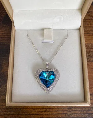 Angel Wing Heart Necklace thumbnail 1