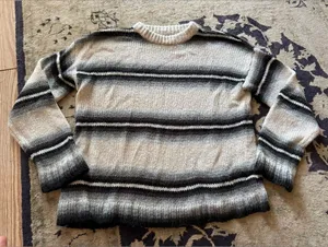 Urban Outfitters Sweater size s thumbnail 1