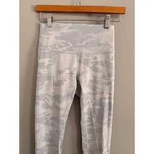 Lululemon High Rise Leggings Womens 6 Grey White Camo‎ Full Length Tights thumbnail 2