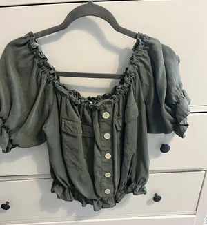American Eagle Outfitters Off The Shoulder thumbnail 1