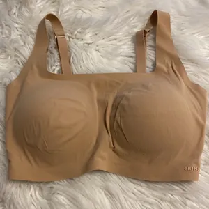 SKIMS Tan Seamless Bra with Molded Cups size M condition good thumbnail 4