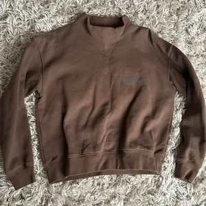 ESSENTIALS Fear Of God Women's Harvest Mock Neck Sweatshirt xxs brown thumbnail 3