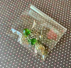 funky fairy Kawaii retro strawberry & green glass beads dangle unisex earrings 💚🍓 thumbnail 4
