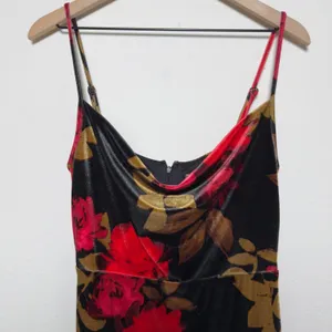 Taylor Women Whimsigoth Dress 4 Black Red Velvet Floral Cowl Midi Bodycon Slit thumbnail 5