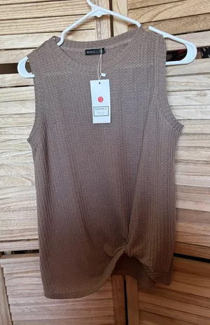Women's Miholl Sleeveless Knit Twist-Front Top Medium NWT thumbnail 1