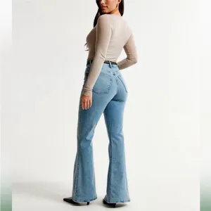 Abercrombie & Fitch Ultra High Rise The Flare Jeans thumbnail 3