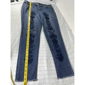 Bandolino Embroidered Skinny Jeans Women’s Size 12 Medium Wash Frayed Cuff Boho thumbnail 4