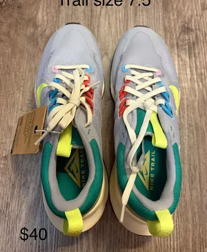 Women’s Nike shoes thumbnail 1