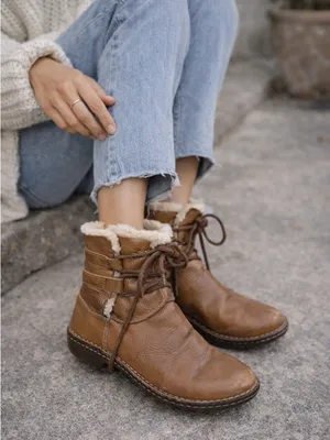 UGG Caspia 1932 Lace Up Shearling Lined Leather Boot thumbnail 1