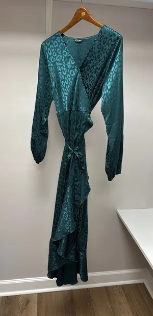 Dress Green Size M thumbnail 1