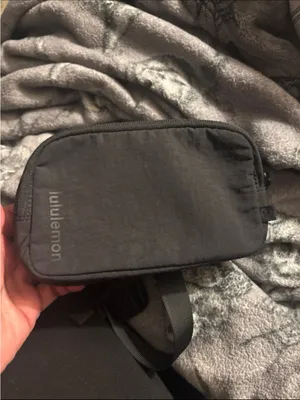 Lululemon mini everywhere belt bag thumbnail 3