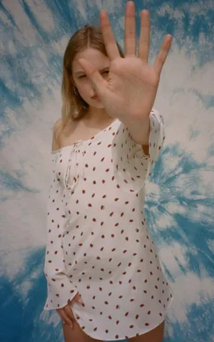💕REALISATION PAR💕 Luna Dress ~ White Strawberry Print Small S NWT thumbnail 3
