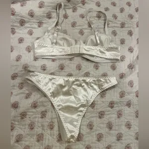 SheIn Satin Luxurious White Feather Trim Bra Set thumbnail 3
