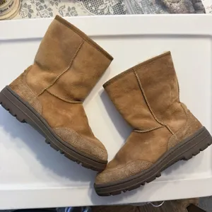 UGG Australia Ultra Short Chestnut Suede Boots Women's Size 9 Hard Sole EUC thumbnail 1