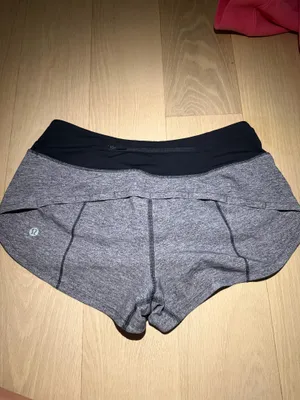Lululemon Speed Up Low-Rise 2.5" Shorts thumbnail 3