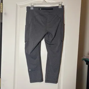 Lululemon Speed Up Crop (21")Sz 8 Heathered Black. Preloved excellent condition thumbnail 2