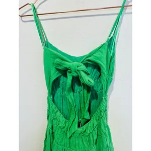 ASTR Bright Green Smocked Bodice Square Neck Tie Back Closure Midi Dress sz XS thumbnail 9