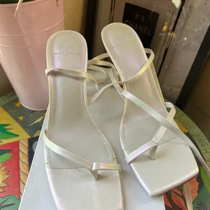 ✨MARC FISHER unicorn white heeled sandals thumbnail 2