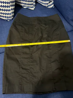 H&M Black midi skirt with stretchy waistband. Size US6 #skirt thumbnail 4