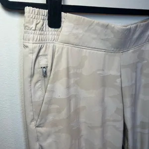 Athleta Brooklyn Jogger Pants Abalone Beige Camo Athletic Pockets Stretch Fall 8 thumbnail 9
