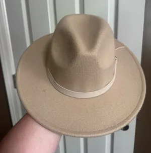 Boutique hat thumbnail 1