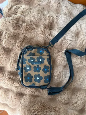 Thread crossbody  thumbnail 2