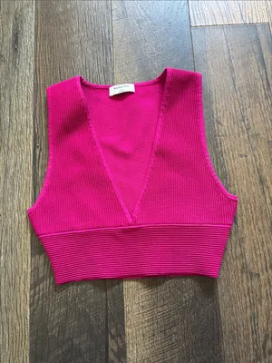 Aritzia Babaton Sculpt Knit Deep V Tank Cropped Ribbed Top Berry Pink Size Med thumbnail 2