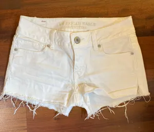 American Eagle Outfitters Short thumbnail 1