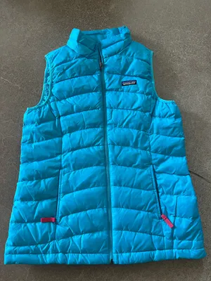 Patagonia blue puffer vest (fits like a women’s med) thumbnail 1