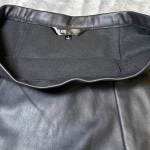 New LuLaRoe Elegant Womens Size Large Avery Skirt Black Faux Leather Midi Career thumbnail 11