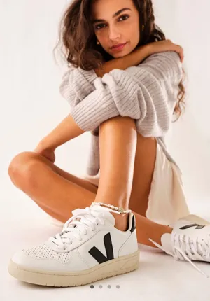 VEJA s Sneakers thumbnail 1